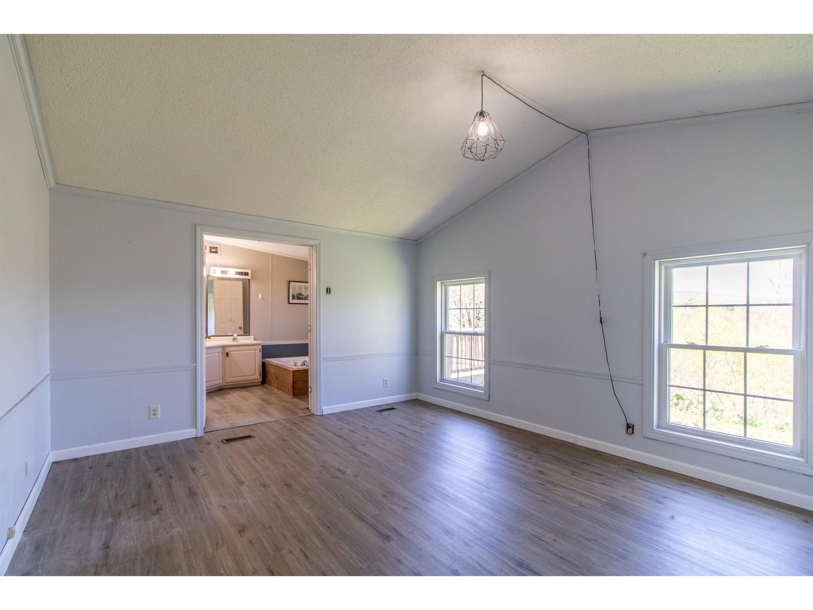 298 Memphremagog Views