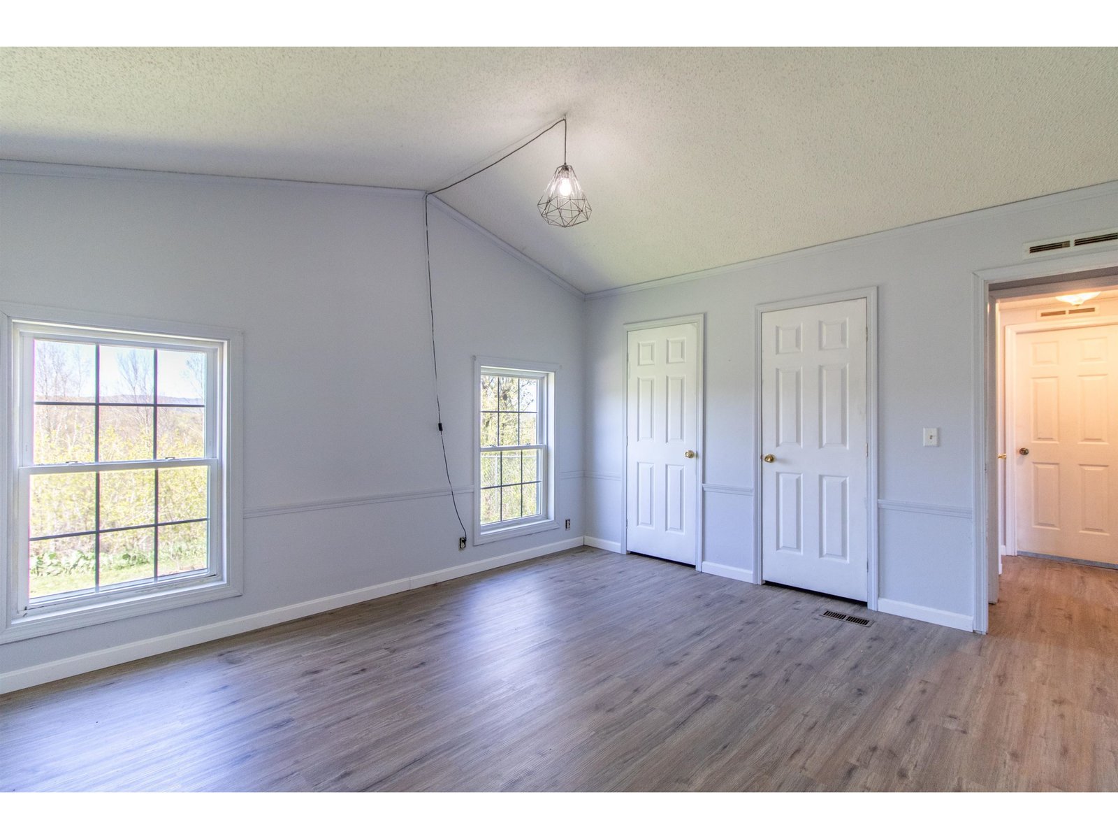 298 Memphremagog Views