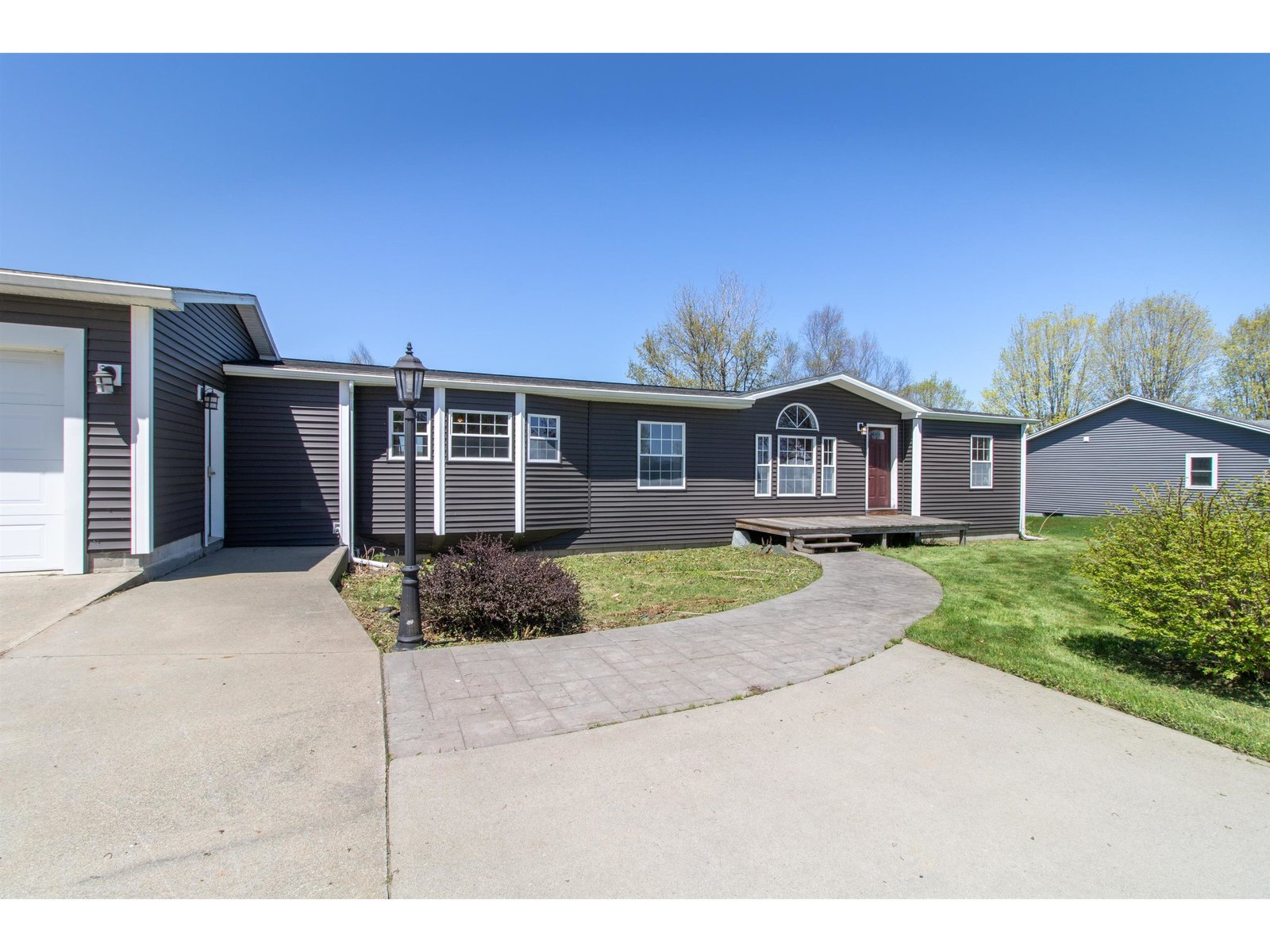 298 Memphremagog Views