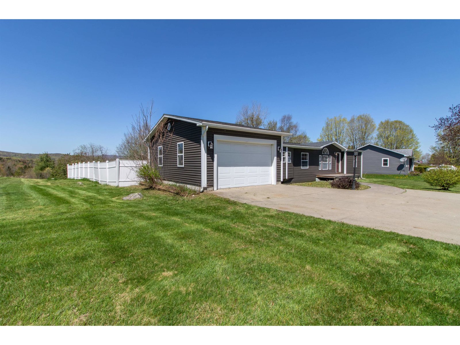 298 Memphremagog Views