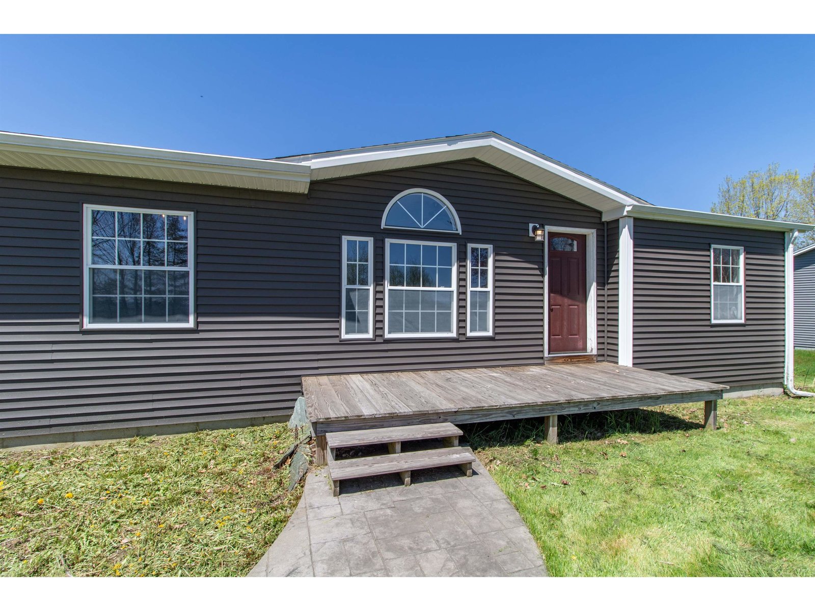 298 Memphremagog Views