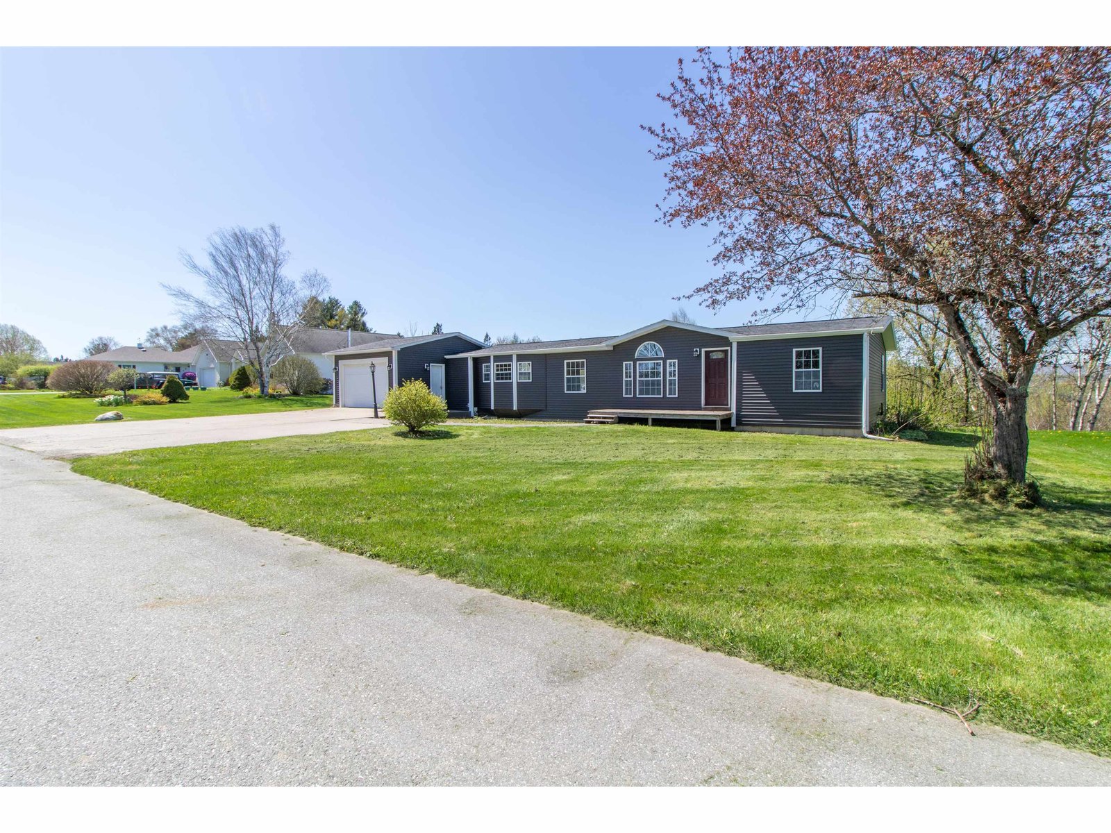 298 Memphremagog Views