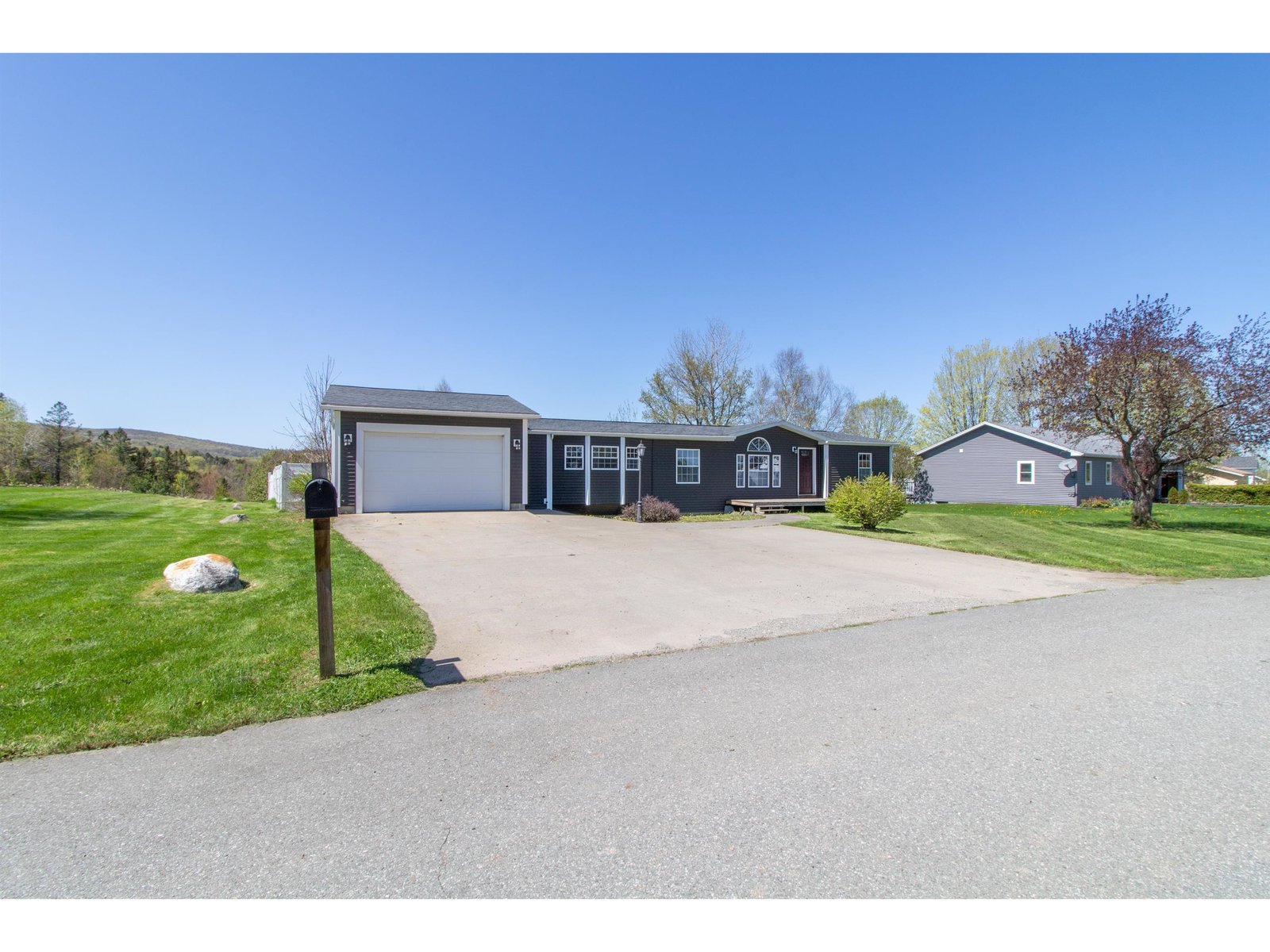 298 Memphremagog Views
