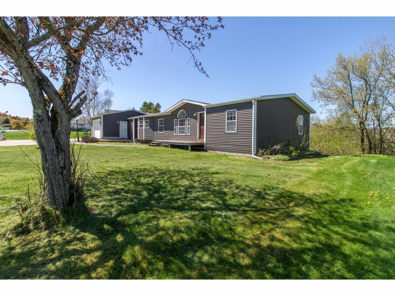 298 Memphremagog Views