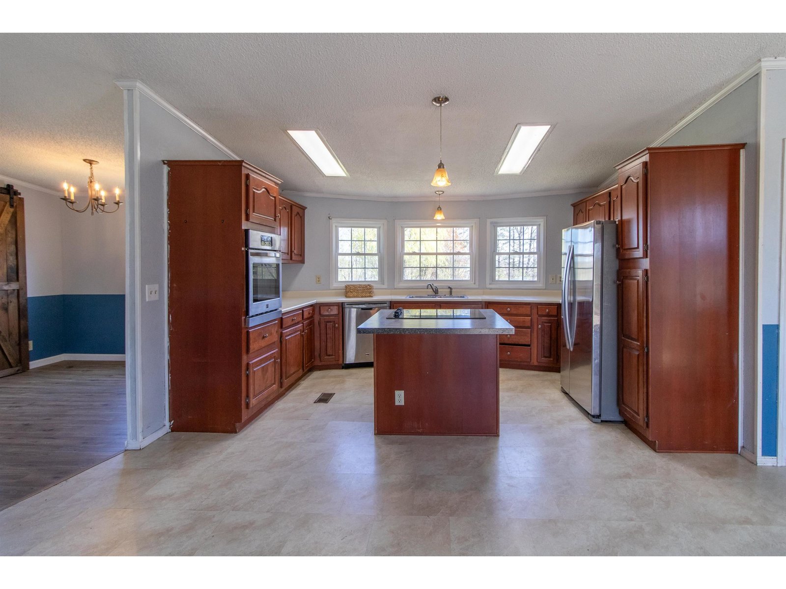 298 Memphremagog Views