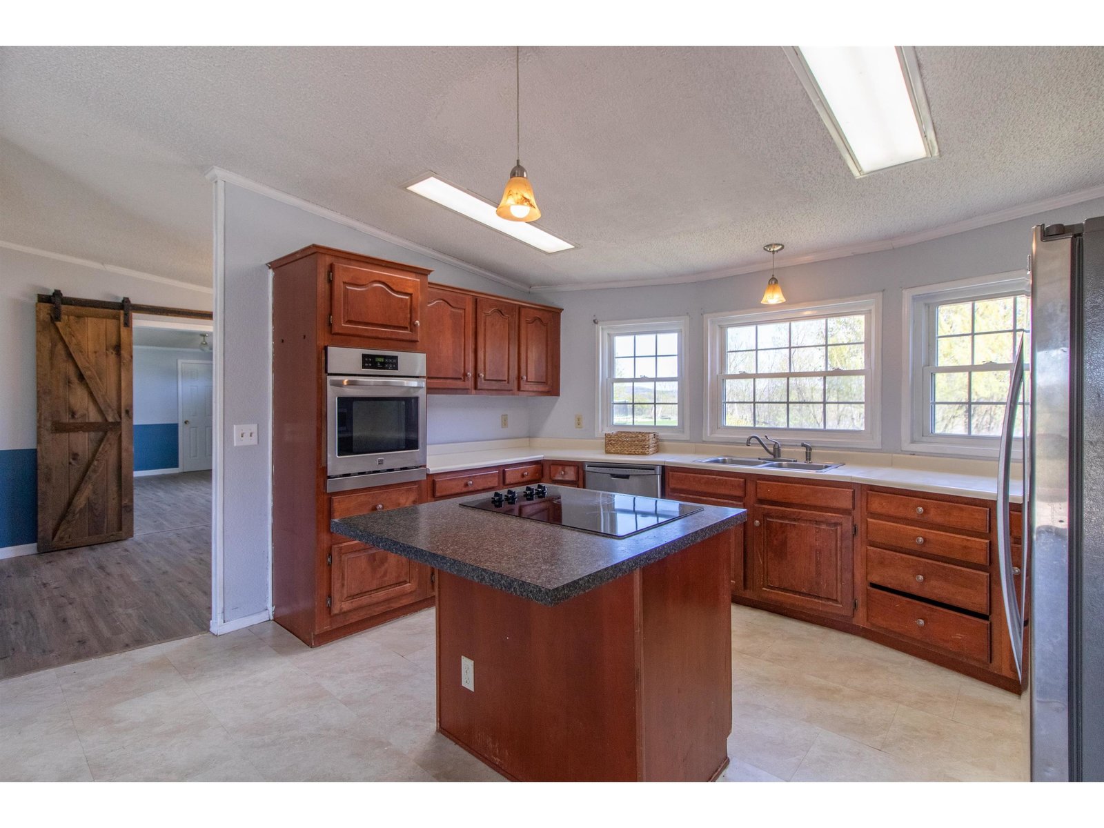 298 Memphremagog Views