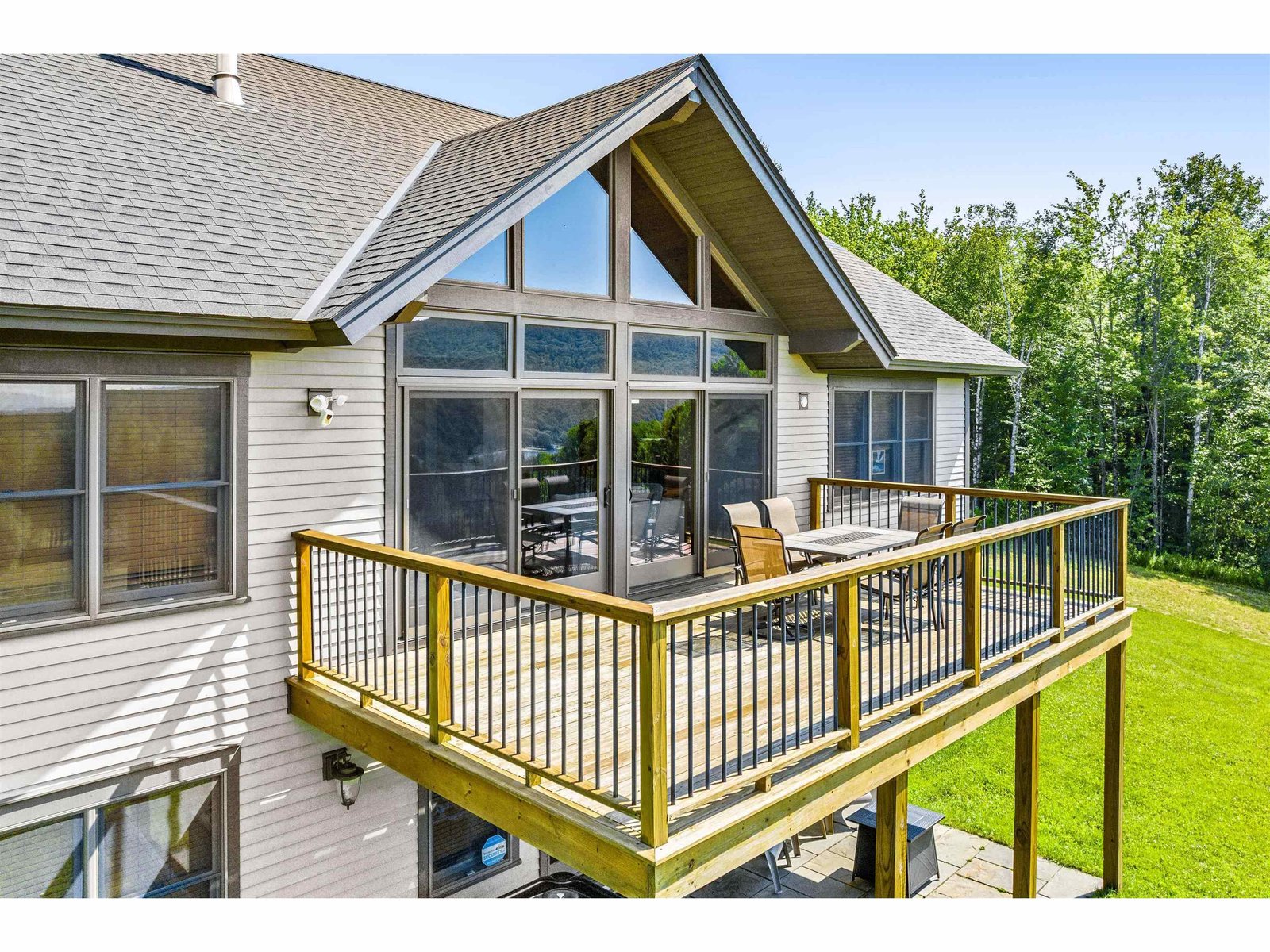 Large Livingroom Deck w Elmore Mtn and Lake Elmore View