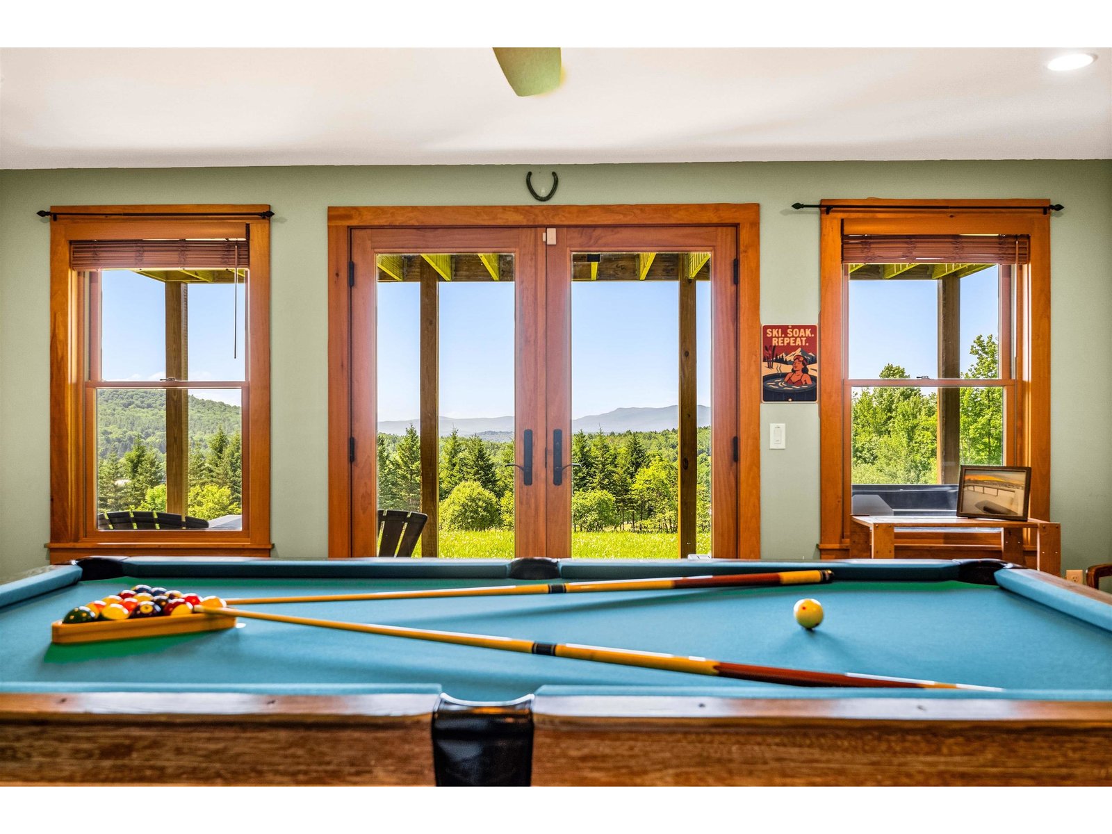 Great Room w Views