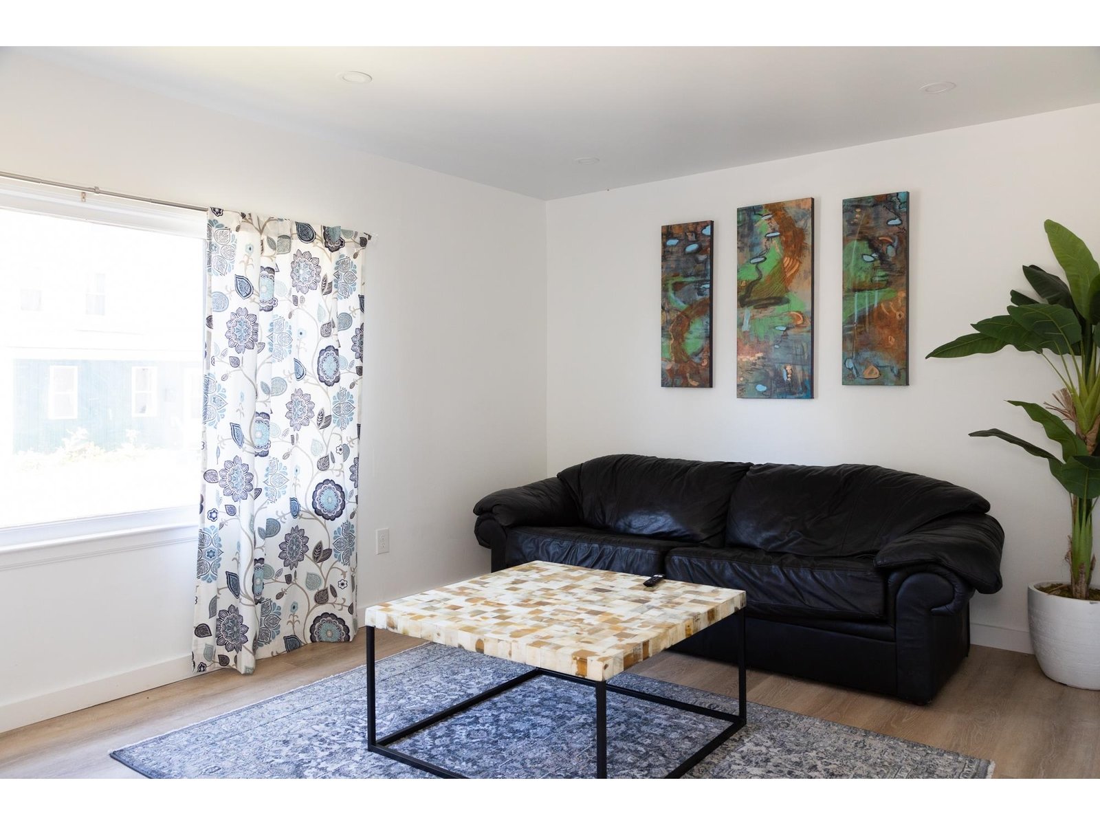 1st Floor Living room