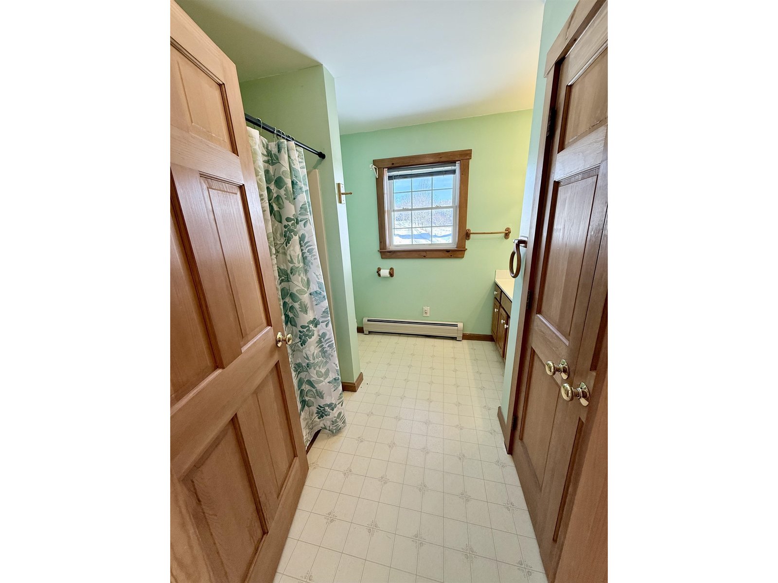 Upper Level Full Bath