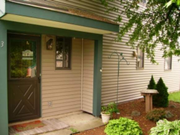 3 Hideaway Ln, Unit 3