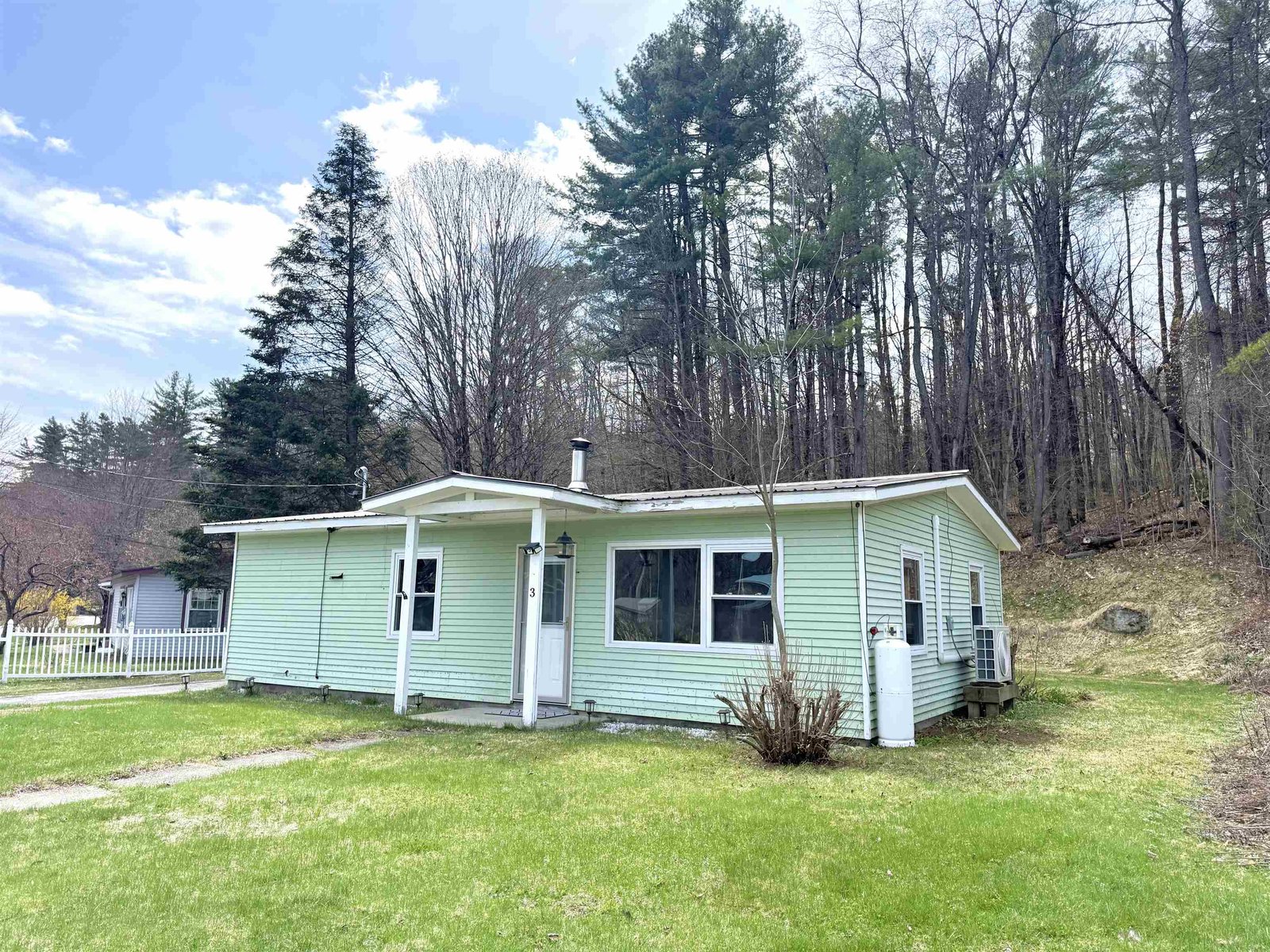 3 Woodland Drive