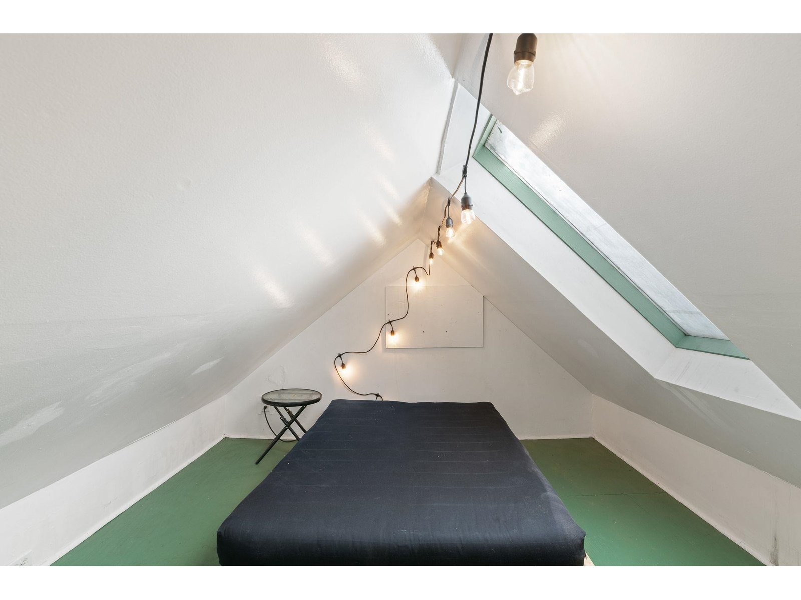 Suite bonus room.