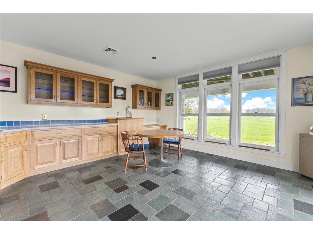 Eat-in Dining Area