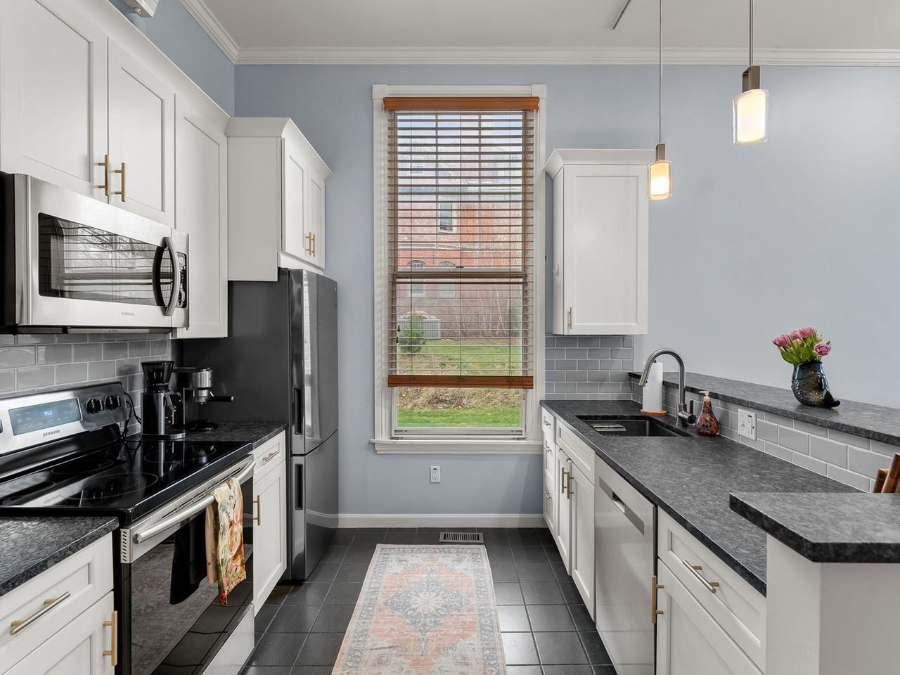Modern & clean kitchen