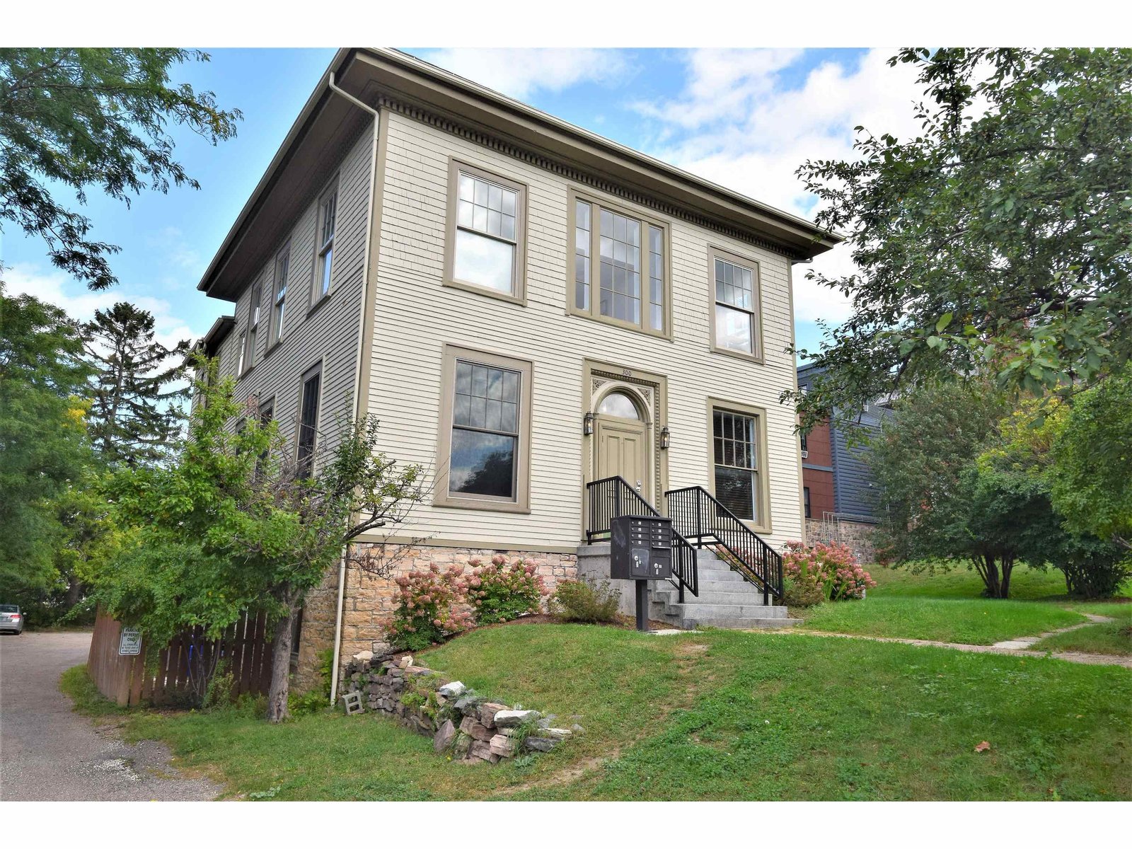 300 Main Street, Unit 2