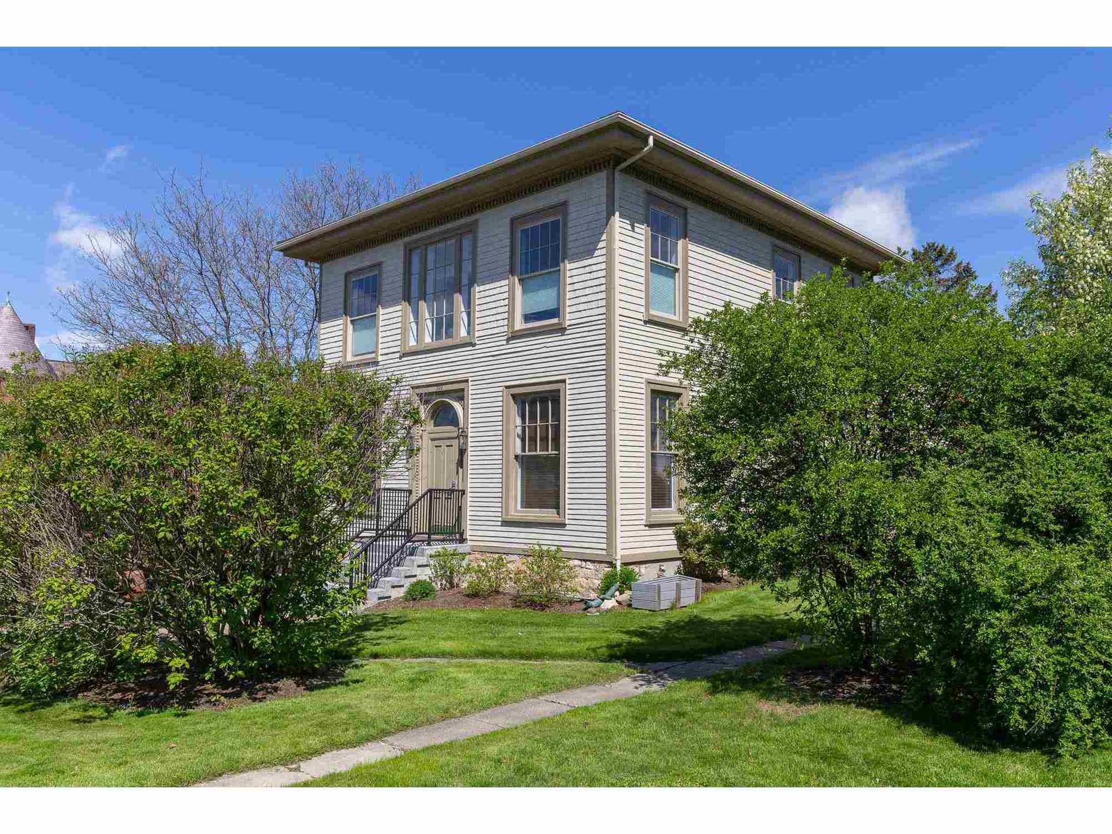 300 Main Street, Unit 5