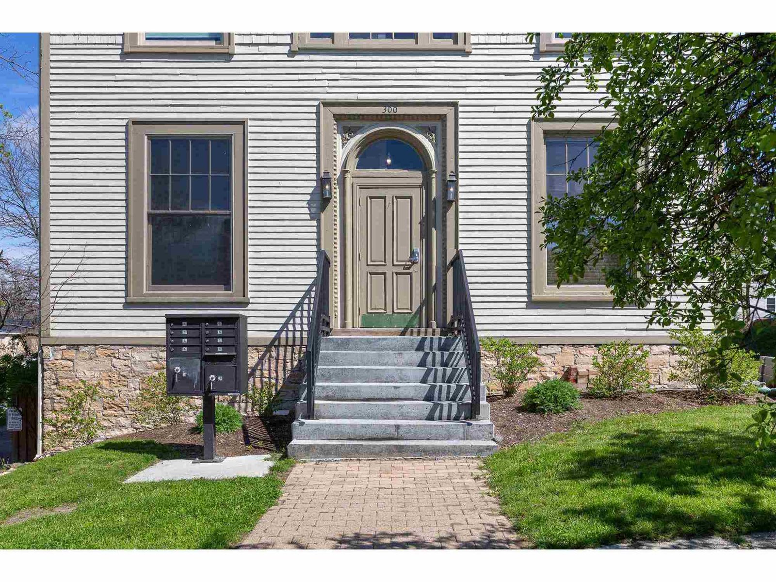 300 Main Street, Unit 5