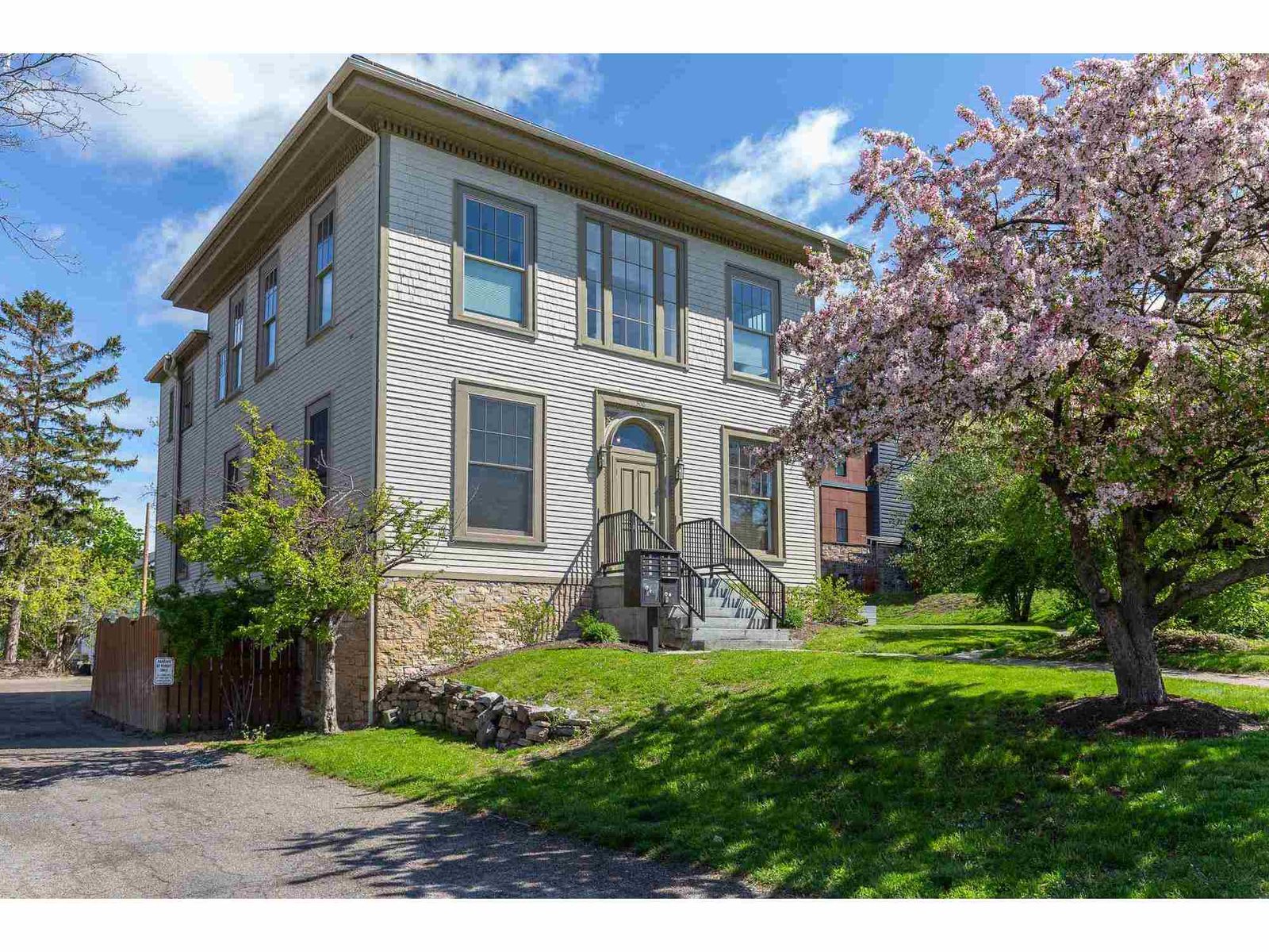 300 Main Street, Unit 5