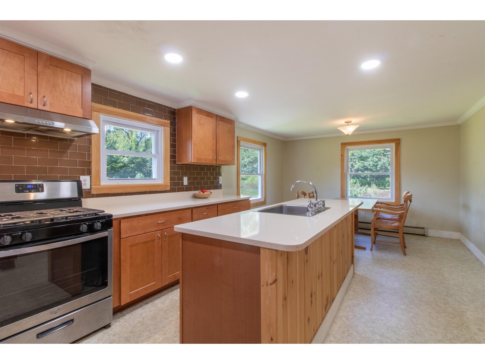 3041 Cross Road