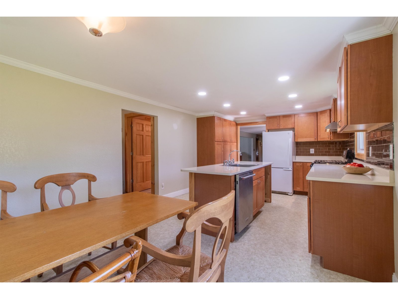3041 Cross Road