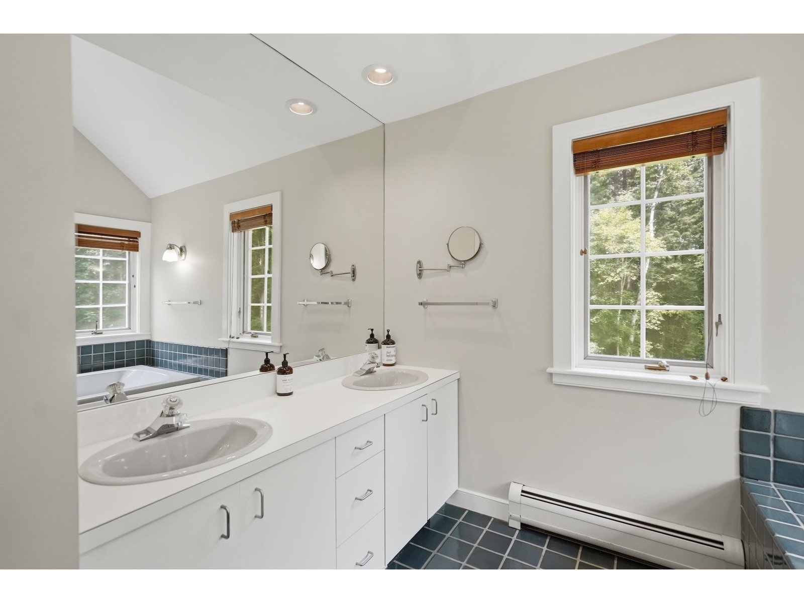 Primary Bathroon En Suite