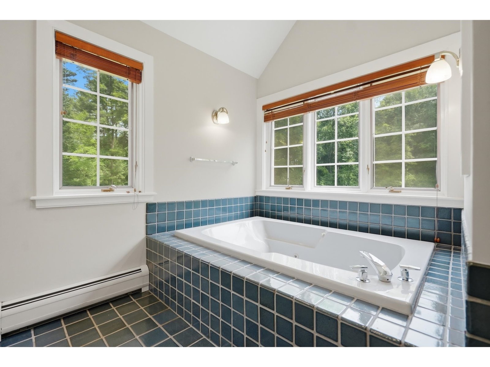 305 Westview Drive