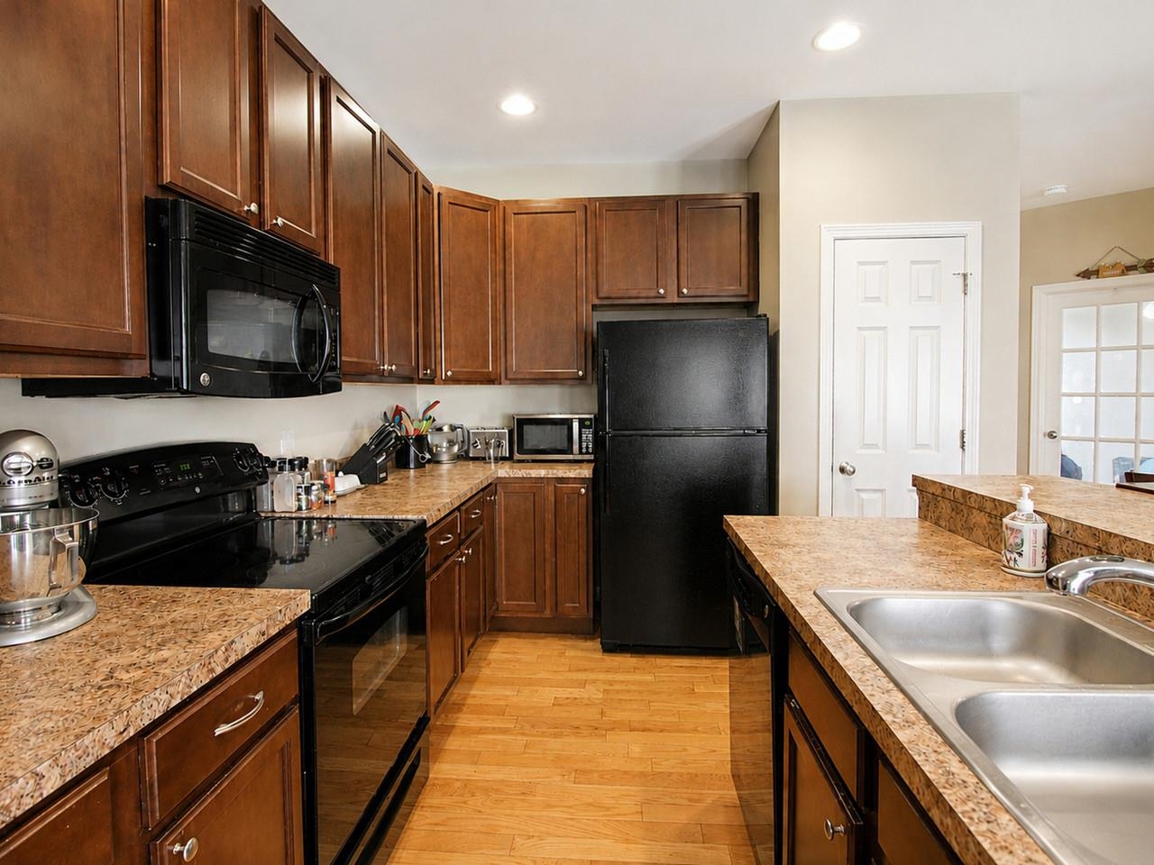 Lots of Cabinet/Counter Space