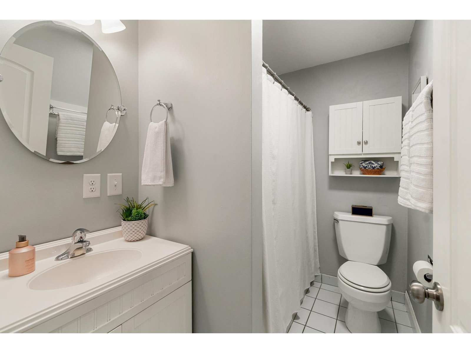 Full Bathroom