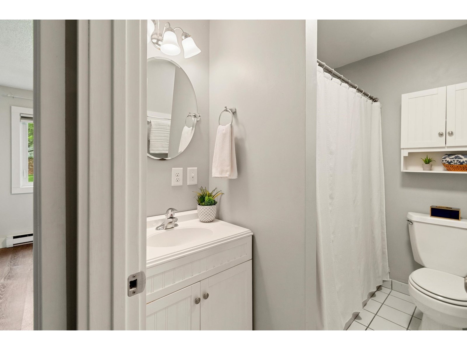 Full Bathroom