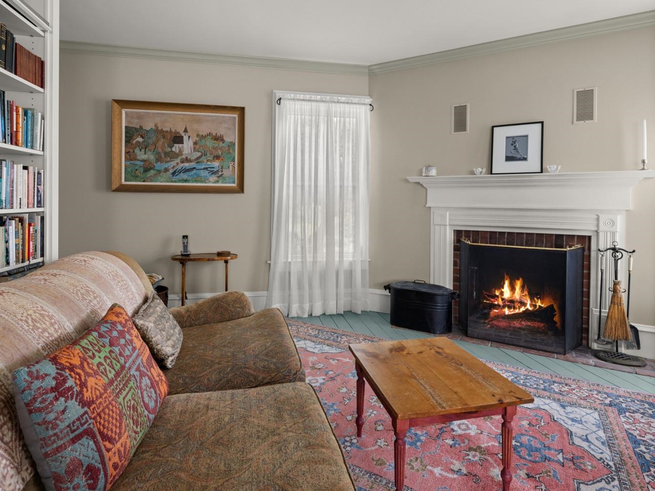 LR w/wood-burning fireplace