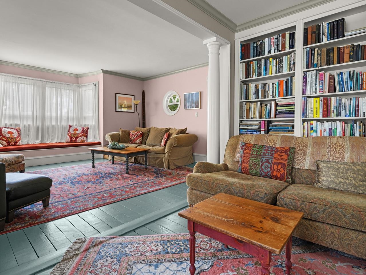 Charming room w/built-ins
