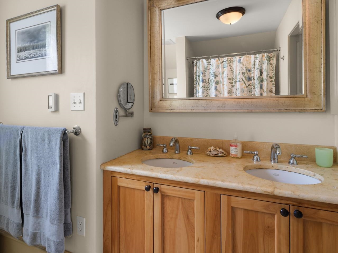Double sink vanity