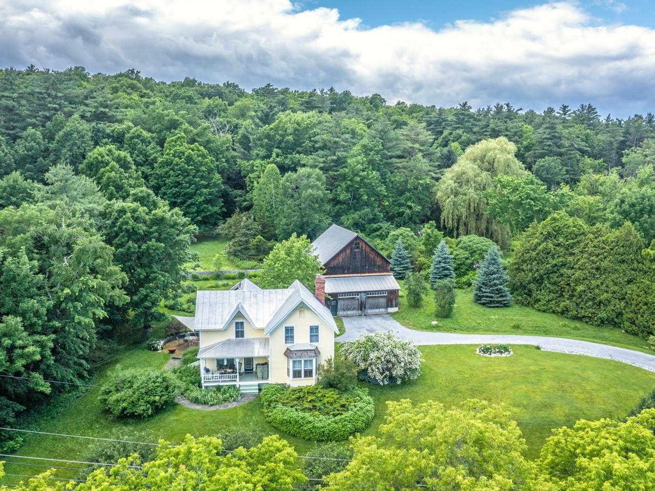Iconic home & barn on 5.37 ac.
