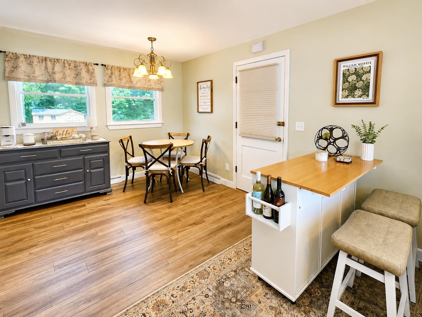 Open Kitchen/Dining