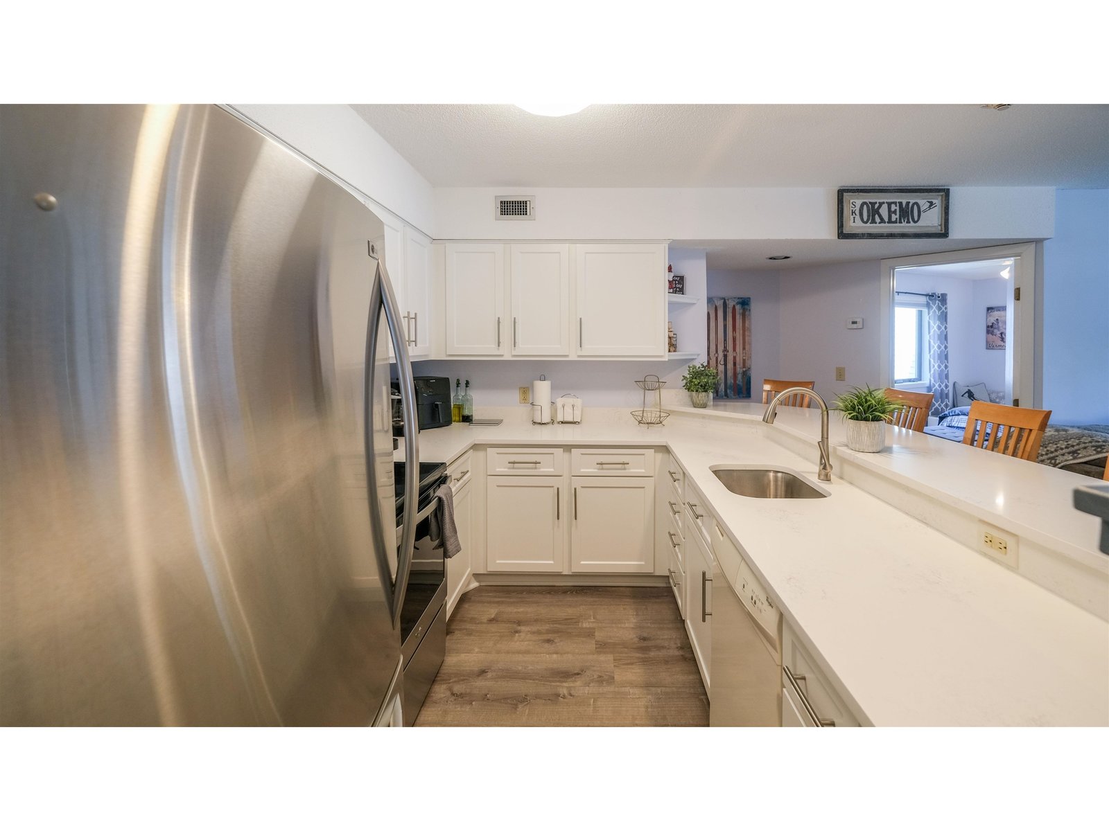 Full kitchen
