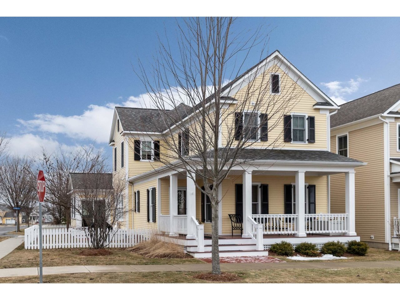 32 Dewey Place