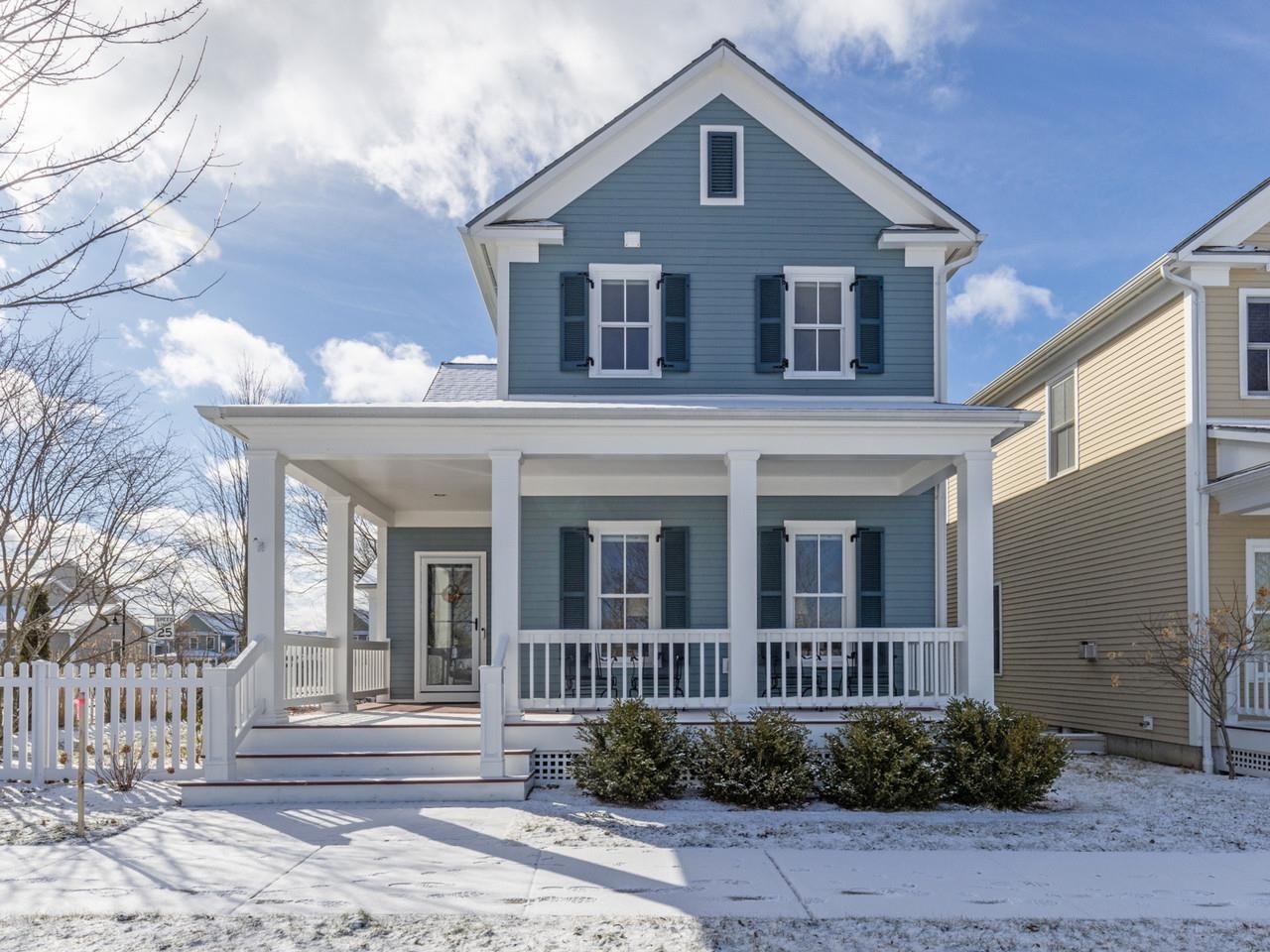 32 Dewey Place