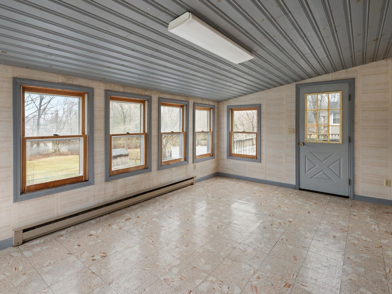 W/Door to Back Deck