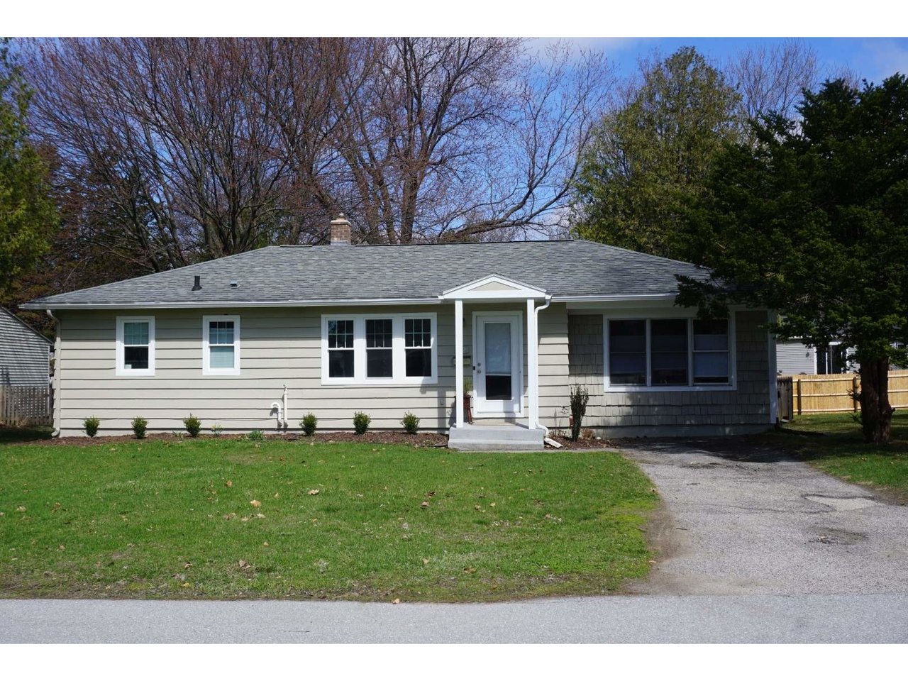 32 Greening Avenue