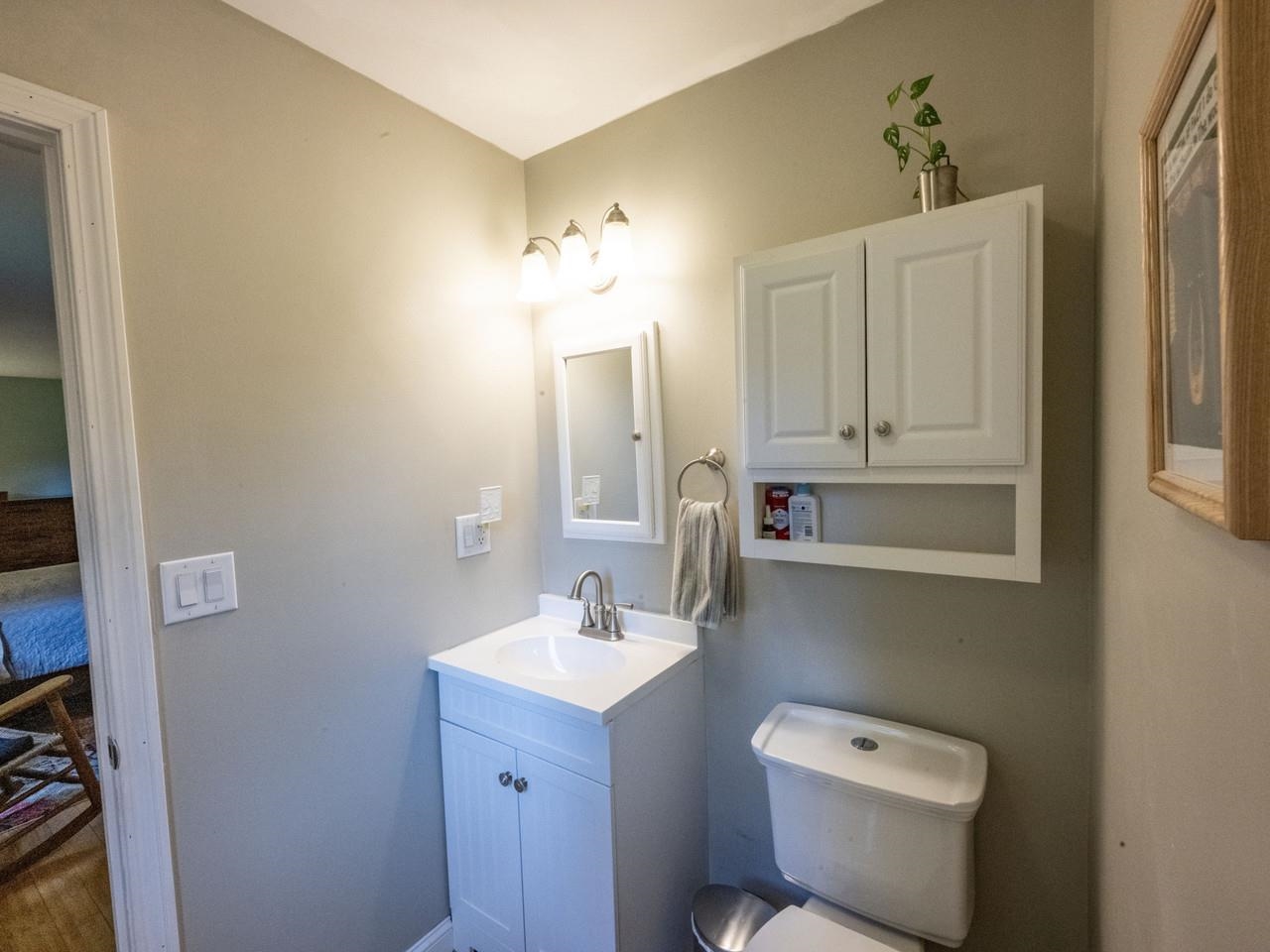 1/2 bath off primary
