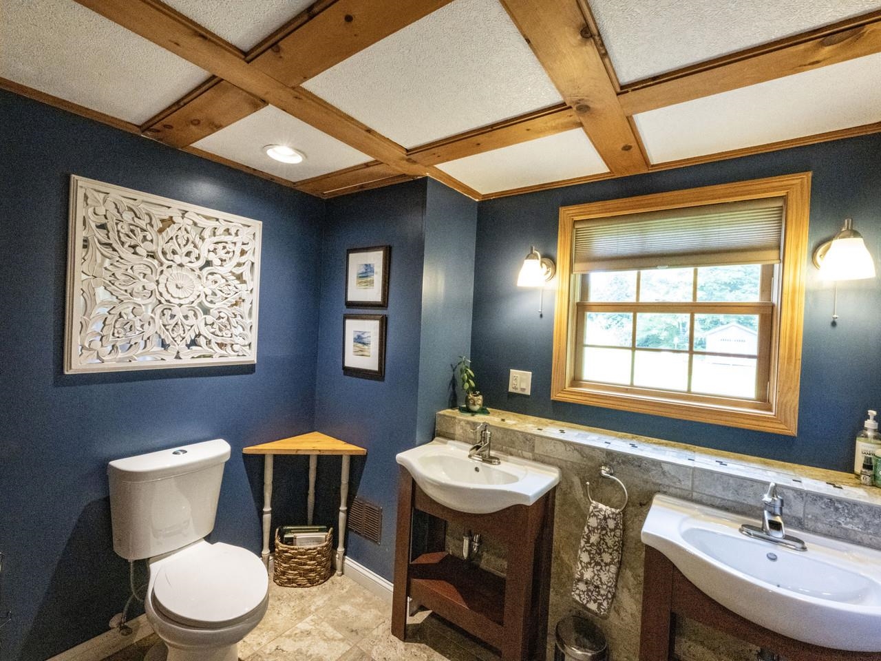 Full bath off mudroom