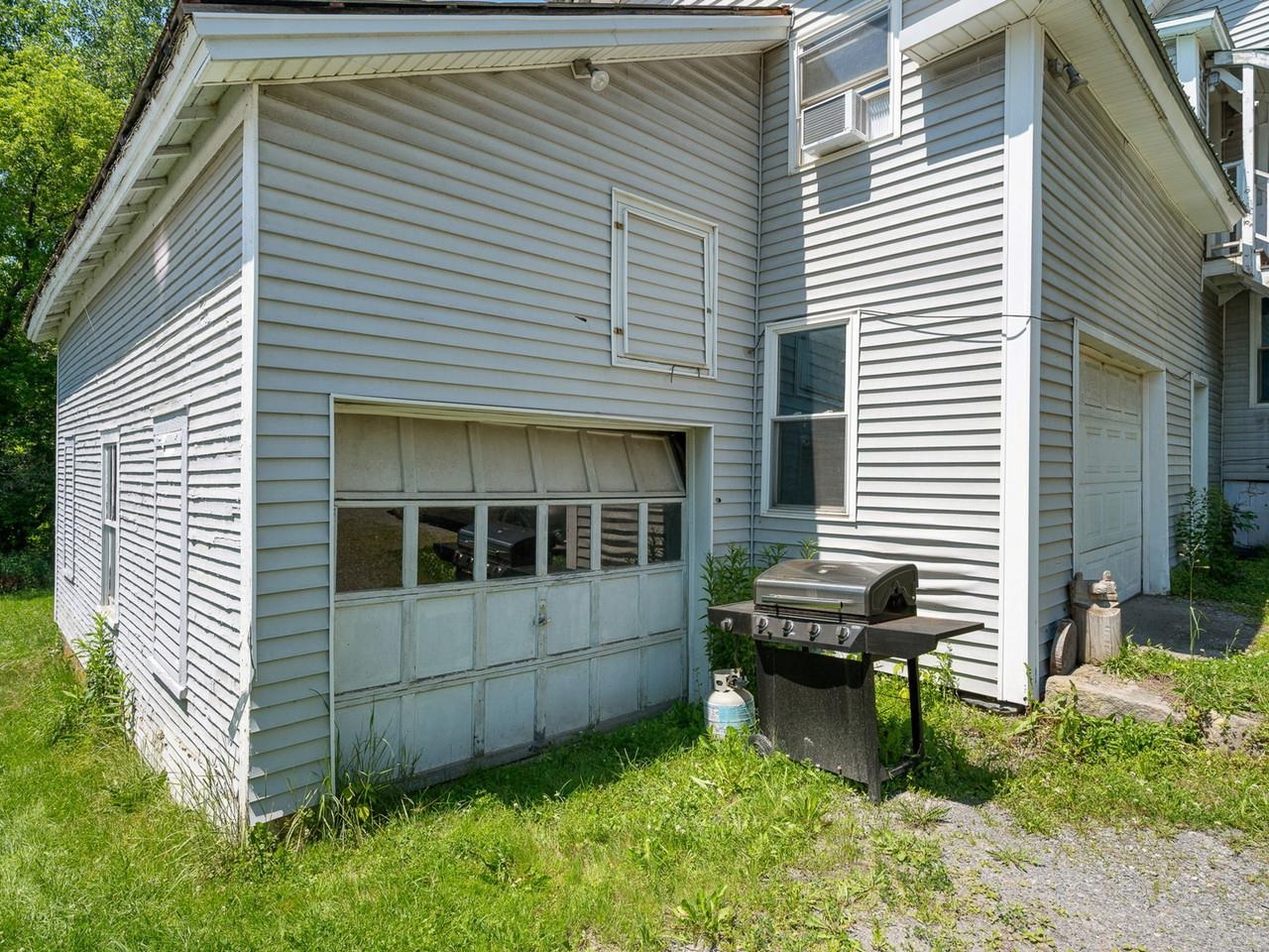 2-Car Garage