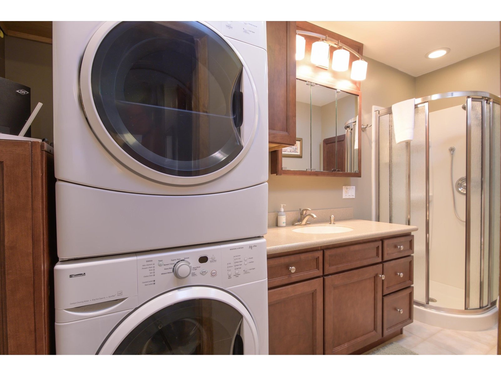 Bonus bath with updated laundry