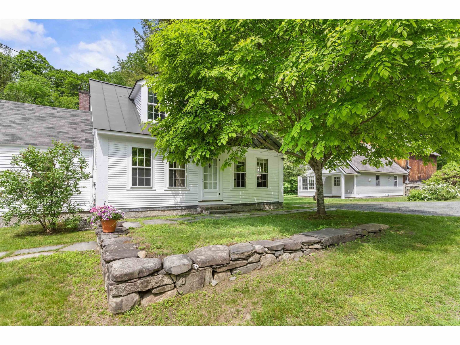 323 Turnpike Road