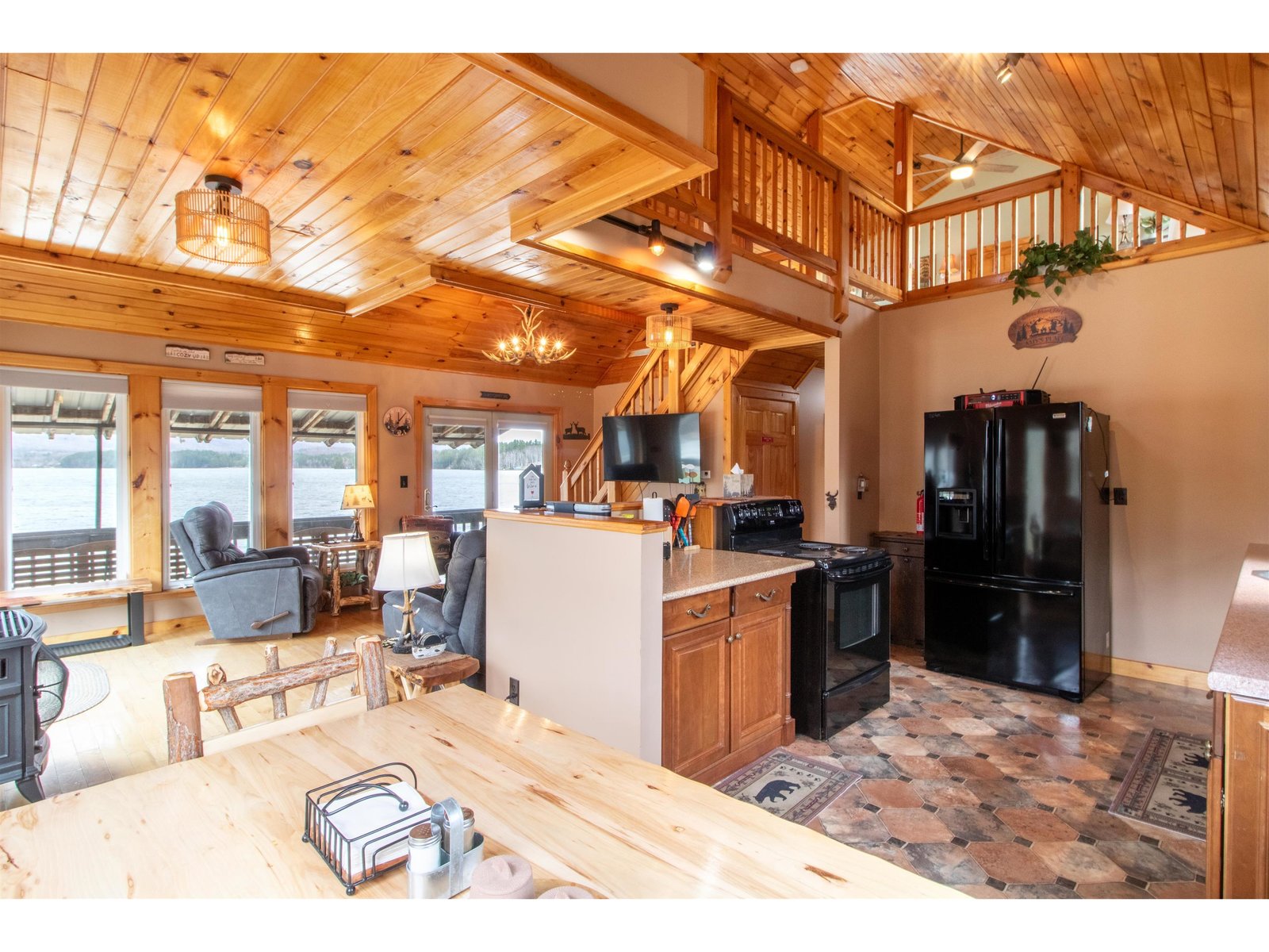 324 Lakeshore Drive