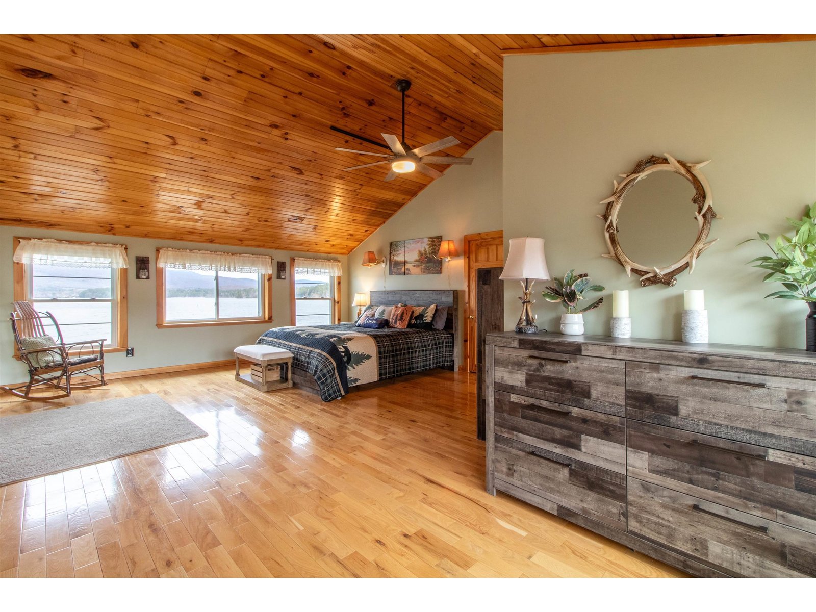 324 Lakeshore Drive