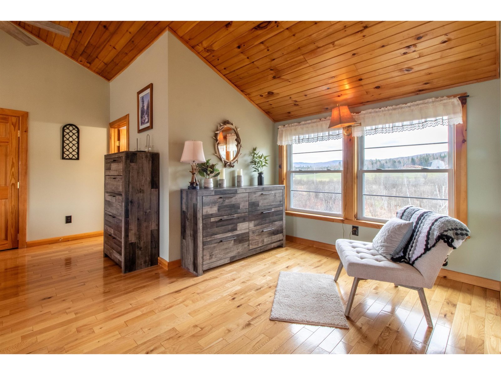 324 Lakeshore Drive