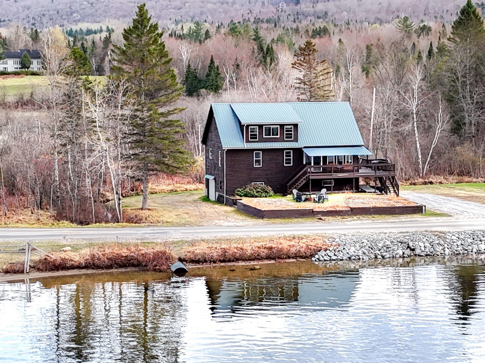 324 Lakeshore Drive