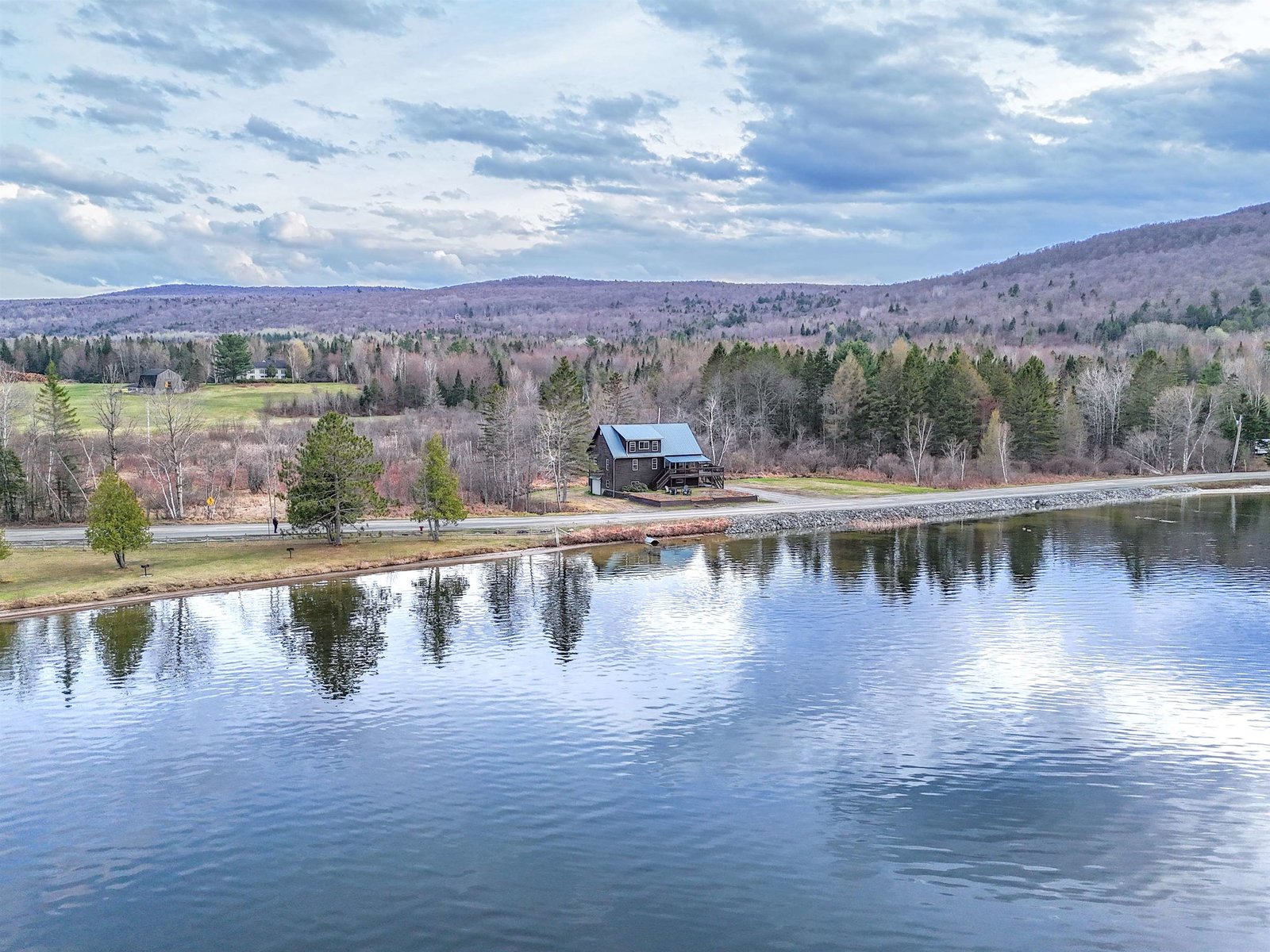 324 Lakeshore Drive
